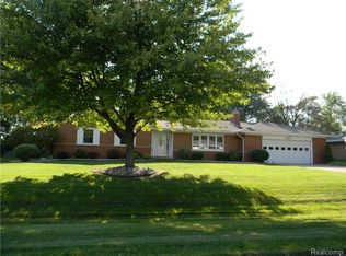 8062 Dungarvin Dr, Grand Blanc, MI 48439