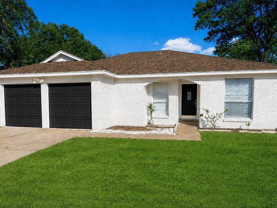 2022 Crosscoach Ln