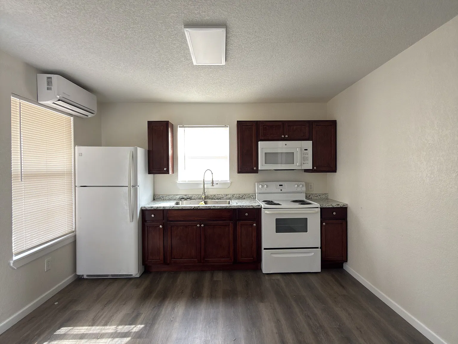 1 bed, 575 sqft, $895 — Photo 2