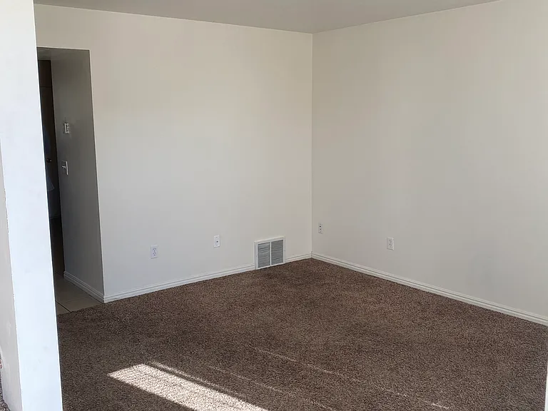 682 N 400 W #680 — Photo 5
