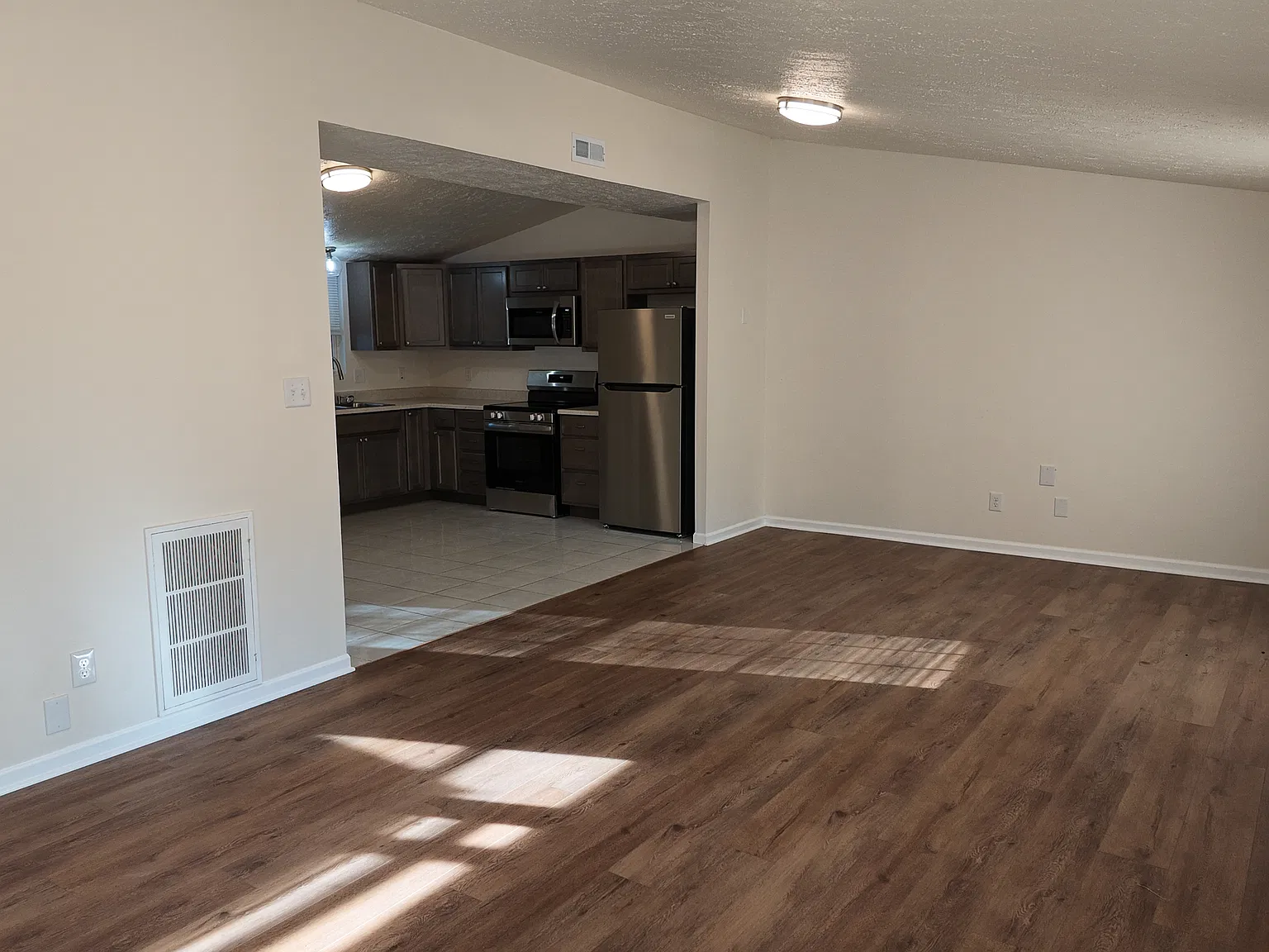 3 bed, 1163 sqft, $1,399 — Photo 4
