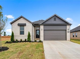 1304 NW 15th St, Highfill, AR 72734