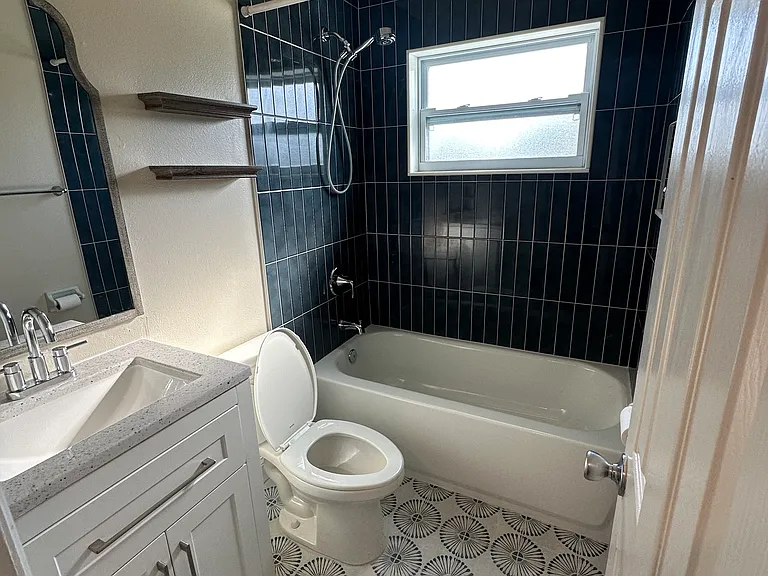 7355 Meadowlawn Dr N — Photo 21