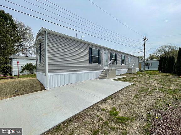 3rd image of 45 Pennington Dr