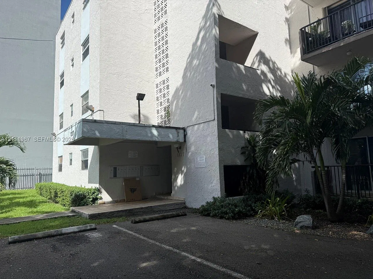 Mirador Plaza Condo — Photo 3