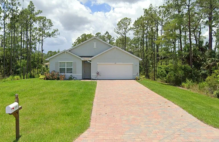459 Woodman Dr — Photo 1