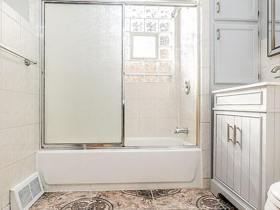 5th image of 2336 S 58th Ct #1F