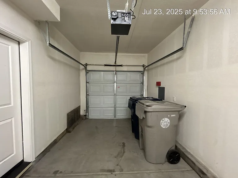 2479 Erickson St — Photo 15
