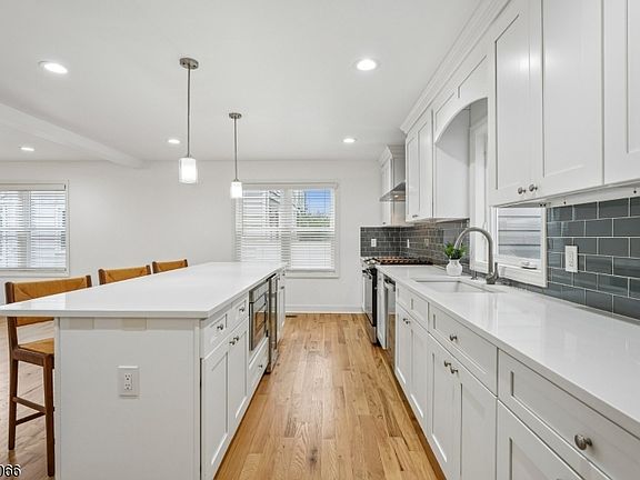 5th image of 639 Myrtle Ave