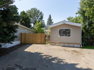 1913 Royal Rd NW, Edmonton, AB T6J2E7