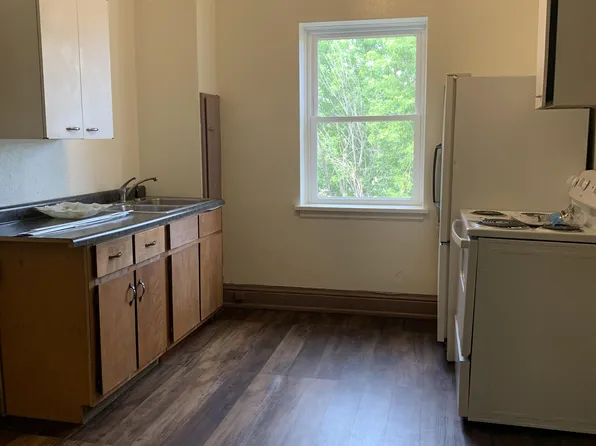10 West Lake Street - 10 3/4, 10 3/4 W Lake St, Chisholm, MN 55719