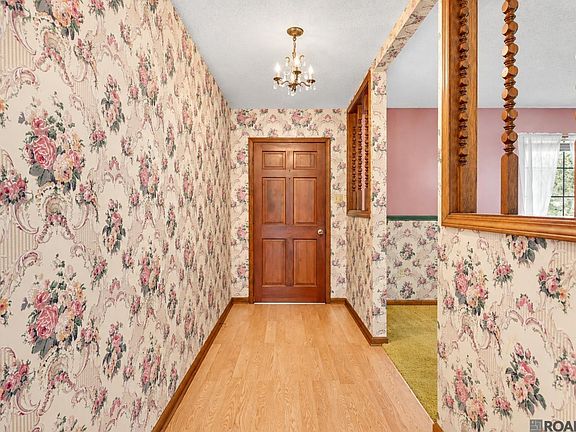 3rd image of 14111 Heatherton Ave
