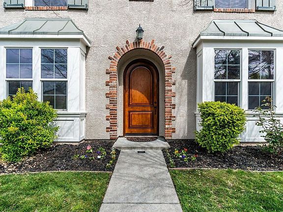 3rd image of 3711 Gresham Ln