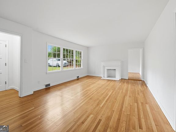 3rd image of 1825 Waverland Cir
