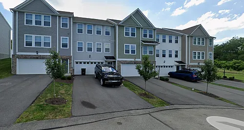76 Hawthorne Dr Photo 1