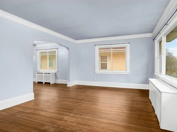 985 Charles Ave, Saint Paul, MN 55104