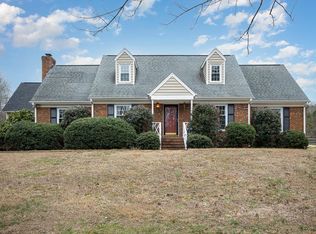 10 Lanier Dr, Chapel Hill, NC 27517