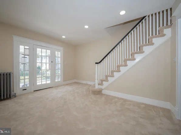 15 Elm Ave, Upper Darby, PA 19082