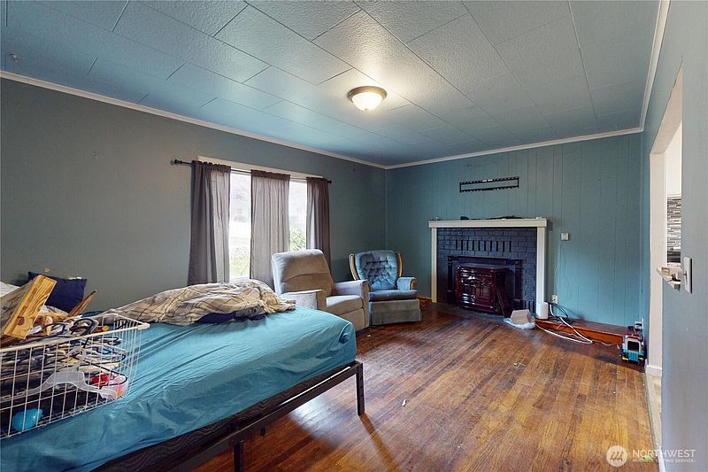 4th image of 1516 Riddell Street