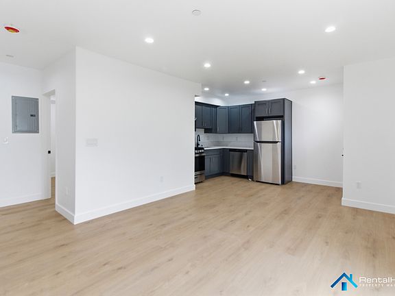 2nd image of 328 1/2 N La Fayette Park Pl