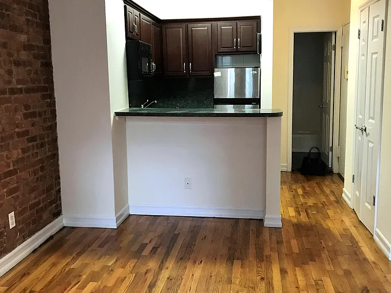 906 Amsterdam Ave #2D — Photo 3