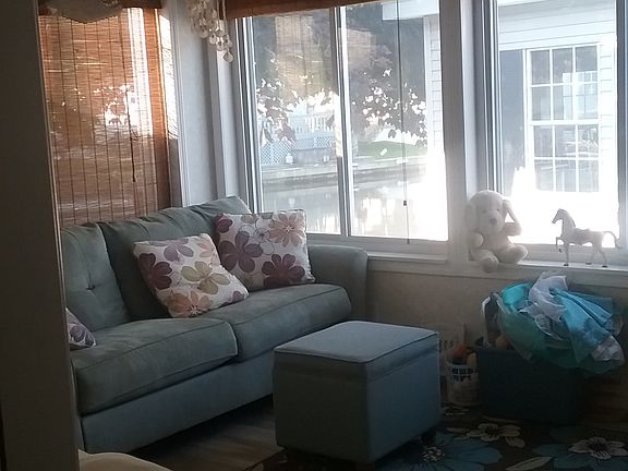 5th image of 2744 N Island Dr