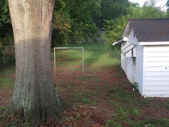 Fully fenced spacious backyard