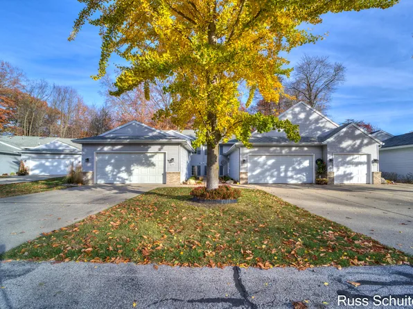 1038 Hidden Creek Dr, Muskegon, MI 49441