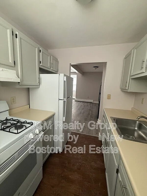 2 bed, 1.0 bath, 850 sqft, $2,400 — Photo 1
