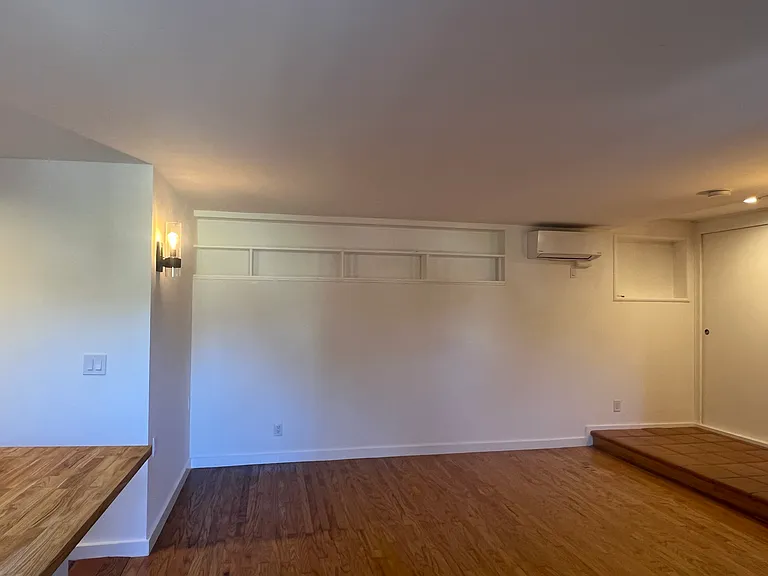 6146 Glen Holly St #1/2 — Photo 8