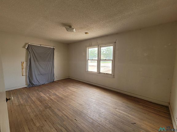 4th image of 408 S Walnut St