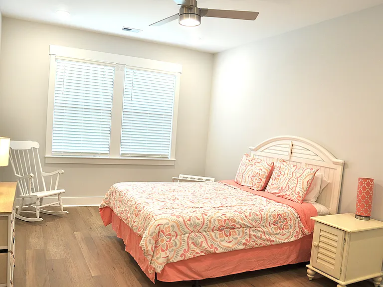 1st floor bedroom with queen bed.
