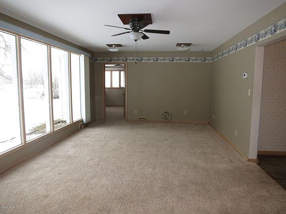 4th image of 413 9th Ave S