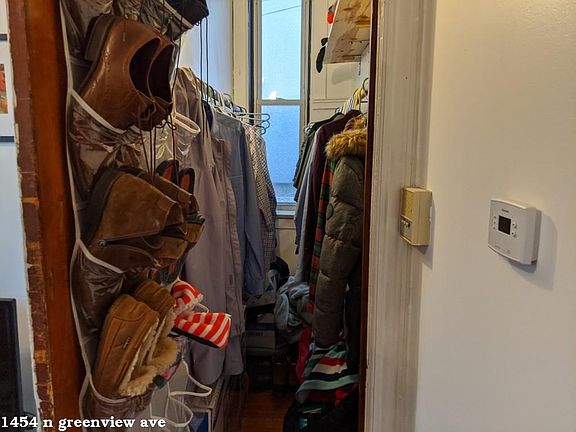 4th image of 1454 N Greenview Ave #1618