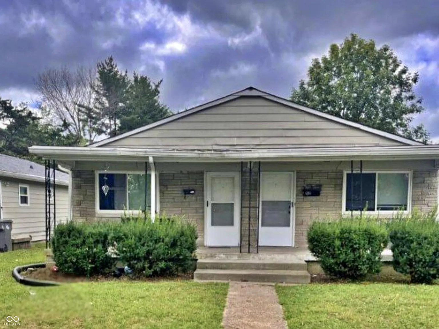 2 bed, 1.0 bath, 864 sqft, $995 — Photo 1