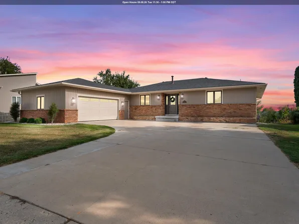 1556 Crestview Dr, Vermillion, SD 57069