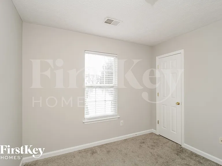 102 Chartres St — Photo 12