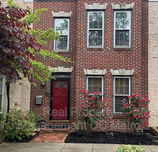 1406 Carrollsburg Pl SW — Photo 1