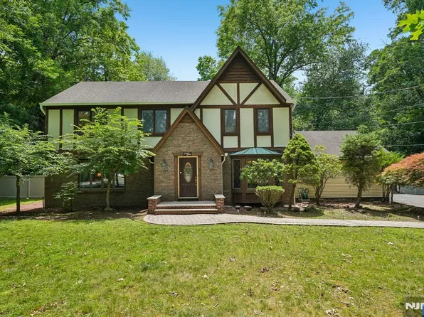 27 Chestnut Ave, Old Tappan, NJ 07675