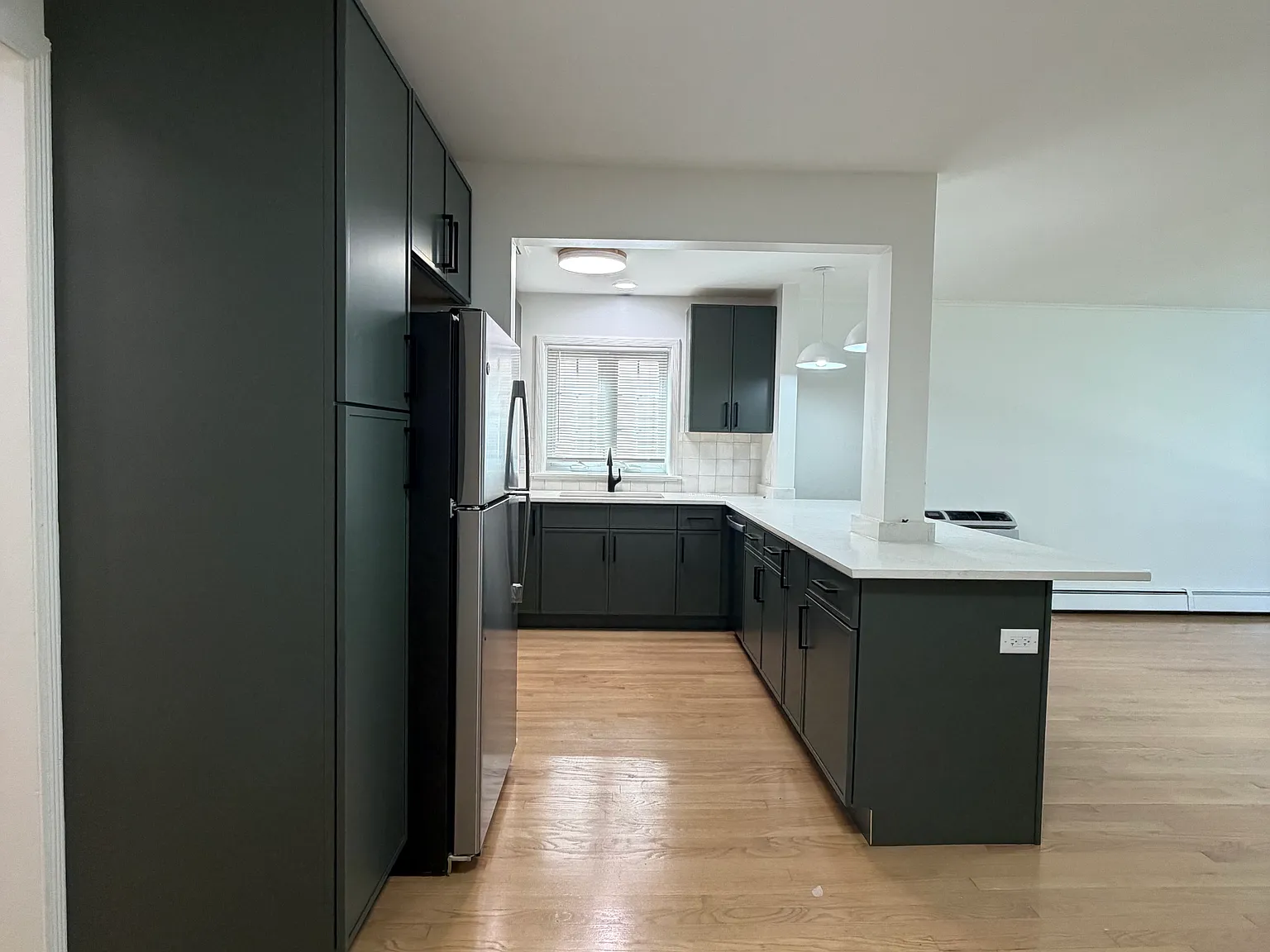 2 bed, 1200 sqft, $2,995 — Photo 4