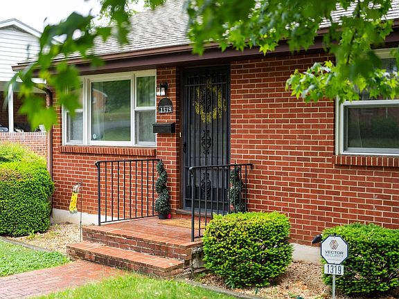 3rd image of 1319 Blandford St
