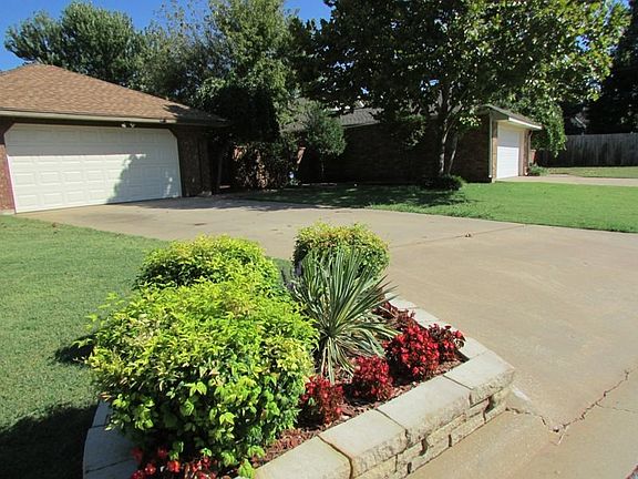 3rd image of 3042 NE Stratford Cir