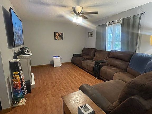 3rd image of 15 Acorn Dr