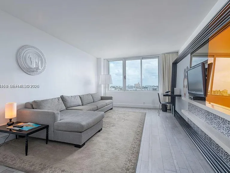 1100 West Ave #721 — Photo 3