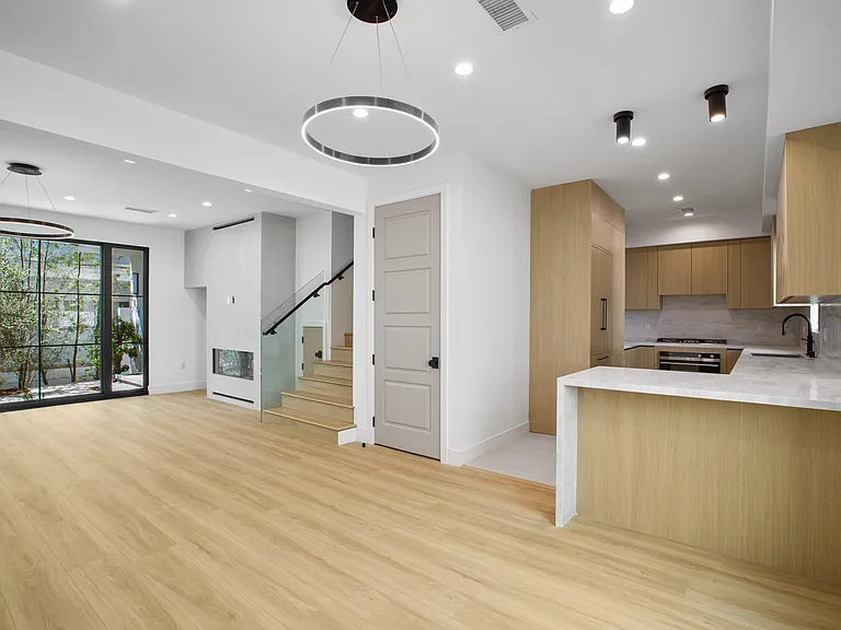 149 S Palm Dr #151-1/2 — Photo 20