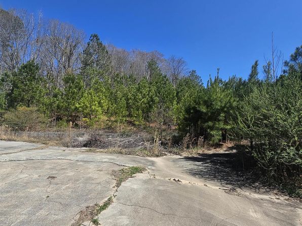 48 Estelle Ln, Talladega, AL 35160