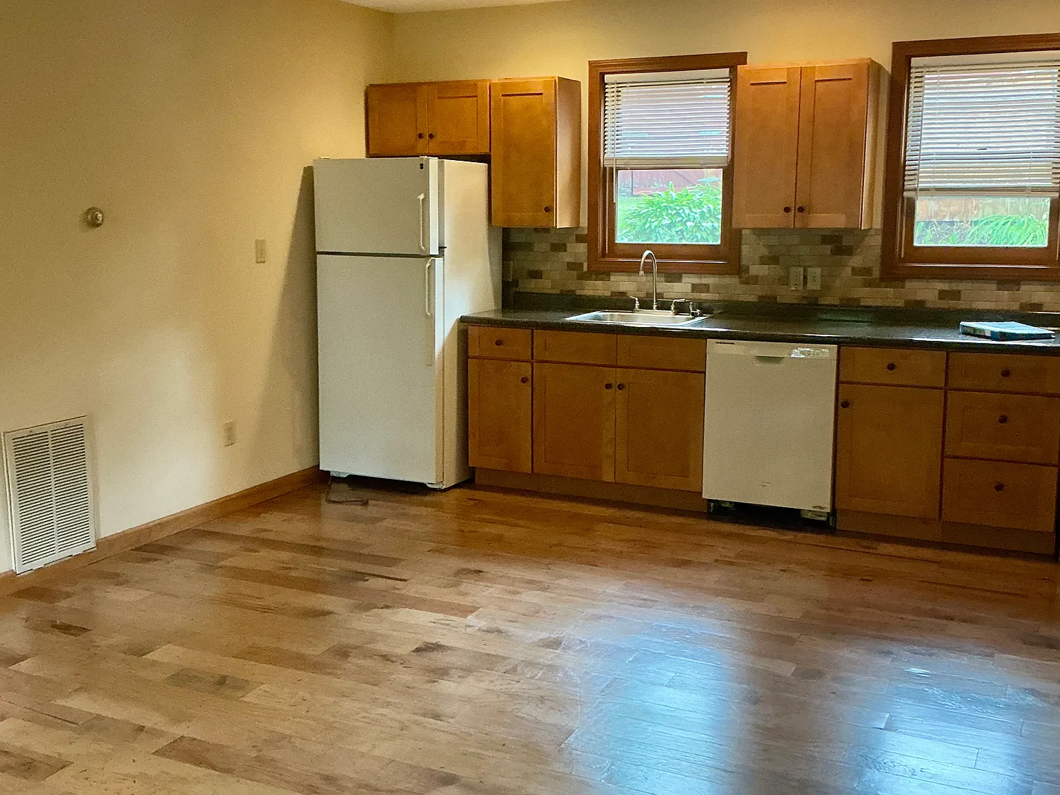 2 bed, 1.5 bath, 870 sqft, $2,350 — Photo 3