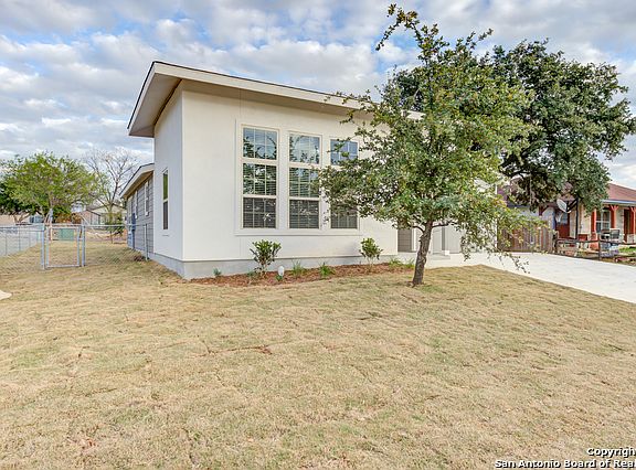 3rd image of 110 Villa Grande