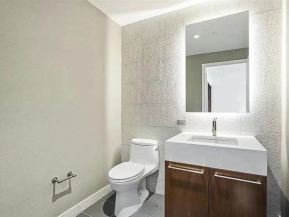 5th image of 75 Park Ln S APT 308