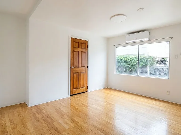 1538 N Mariposa Ave — Photo 4